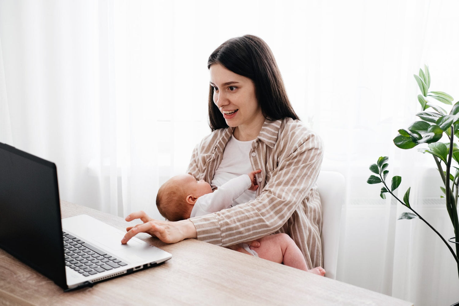 Things To Remember When Expressing Breast Milk at Work