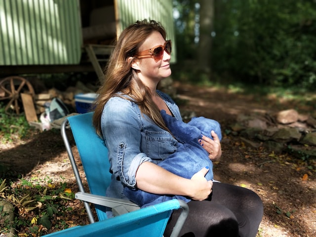 12 Breastfeeding Benefits For Mums and Babies